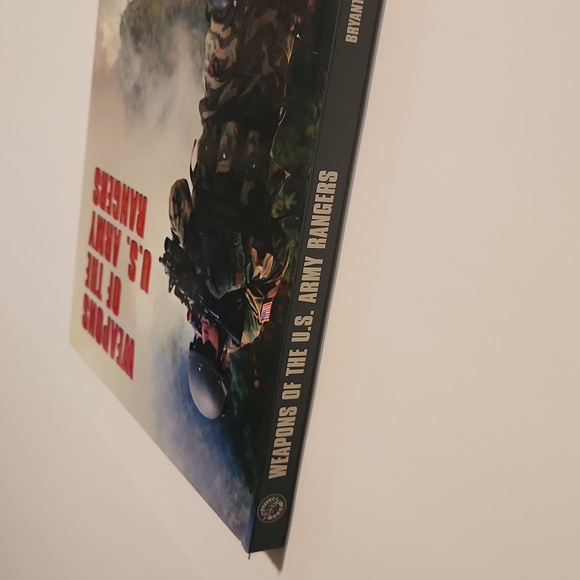 New - Hardback - Weapons of the U.S. Army Rangers - Picture 10 of 12